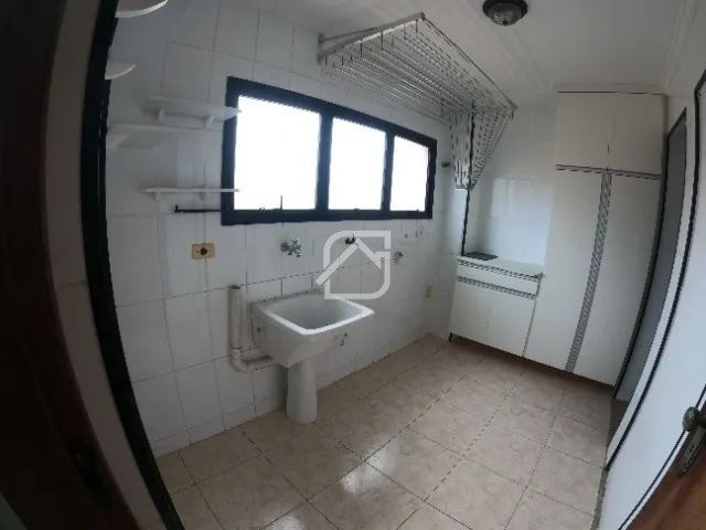 Apartamento para alugar com 3 quartos, 130m² - Foto 11