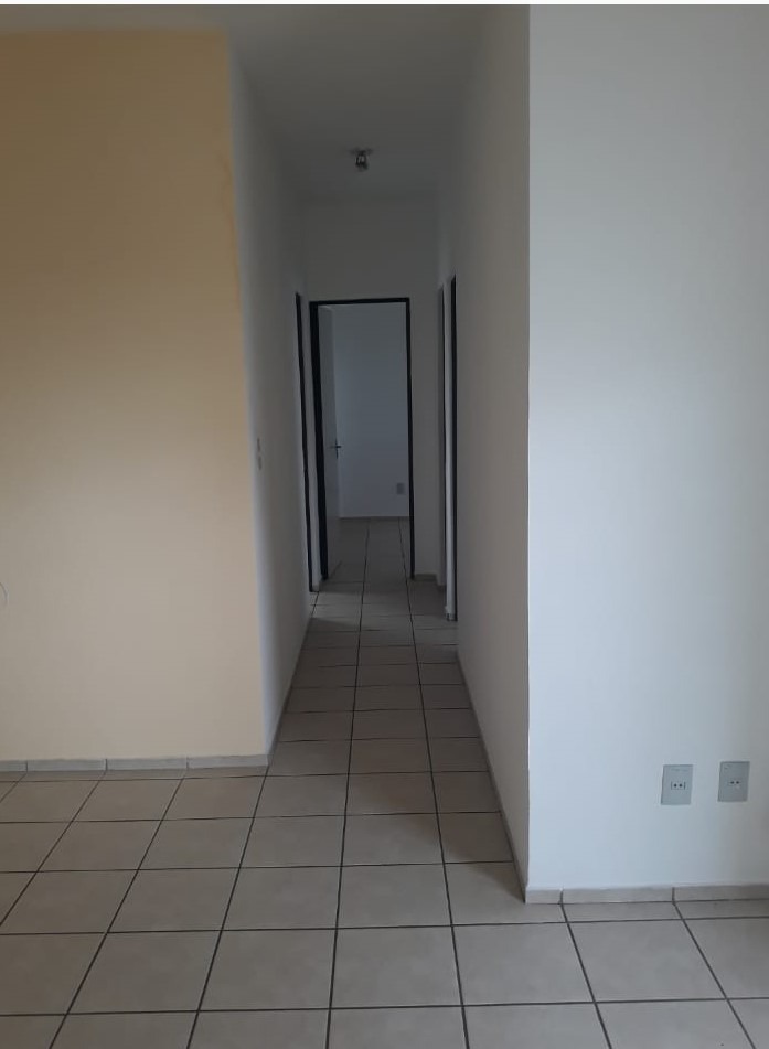 Apartamento à venda com 3 quartos, 77m² - Foto 2