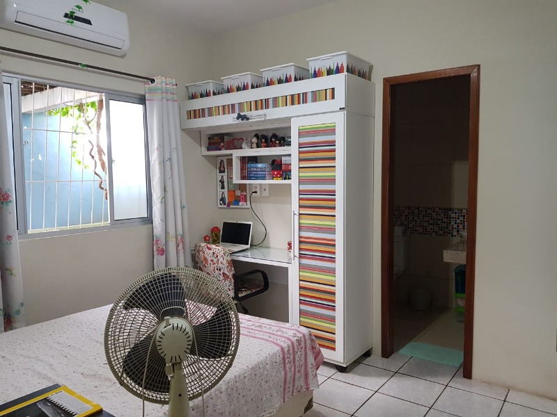 Casa à venda com 4 quartos, 185m² - Foto 4