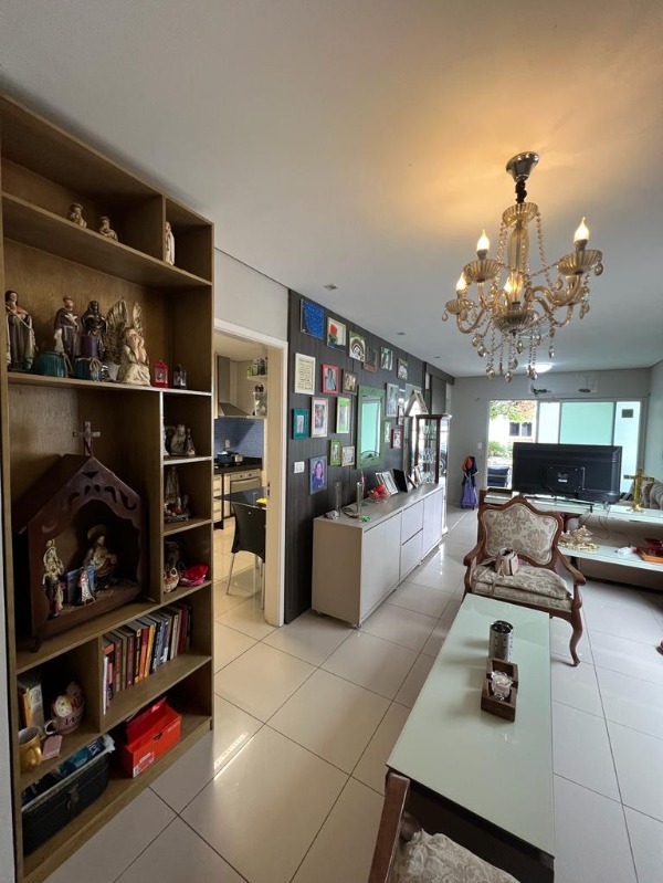 Casa à venda com 5 quartos, 176m² - Foto 1