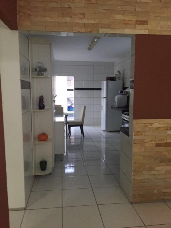 Casa à venda com 3 quartos, 98m² - Foto 2