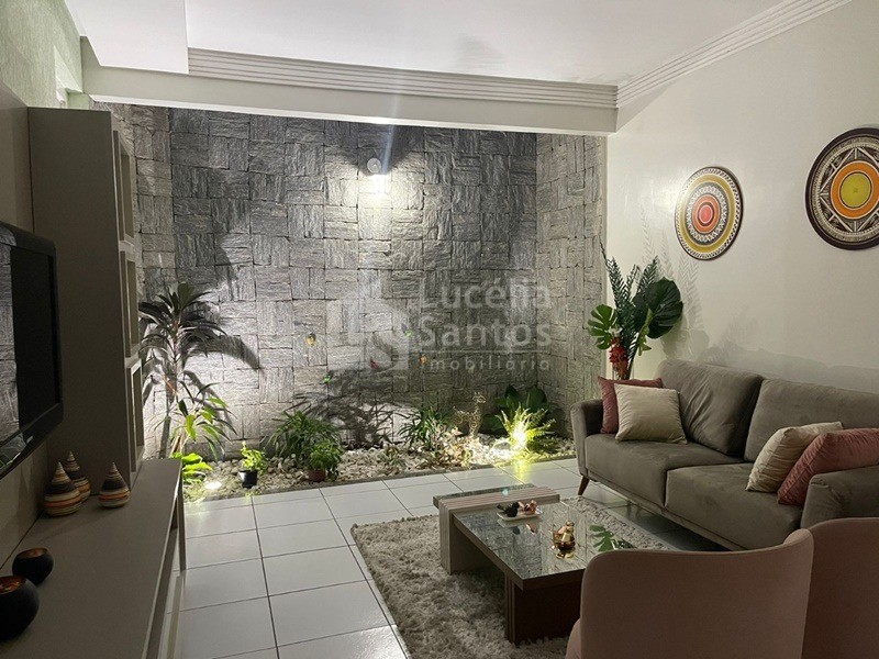 Casa à venda com 4 quartos, 260m² - Foto 1