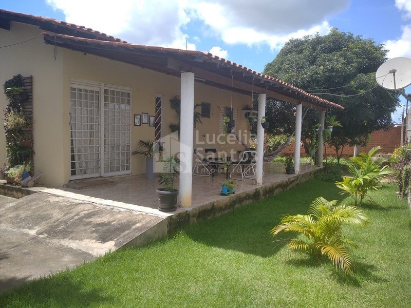 Casa à venda com 3 quartos, 300m² - Foto 1