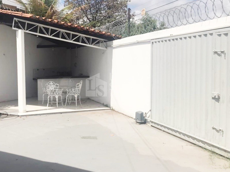 Casa à venda com 3 quartos, 120m² - Foto 2