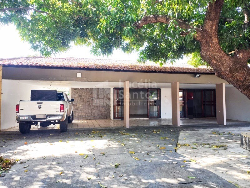 Casa à venda com 6 quartos, 480m² - Foto 2