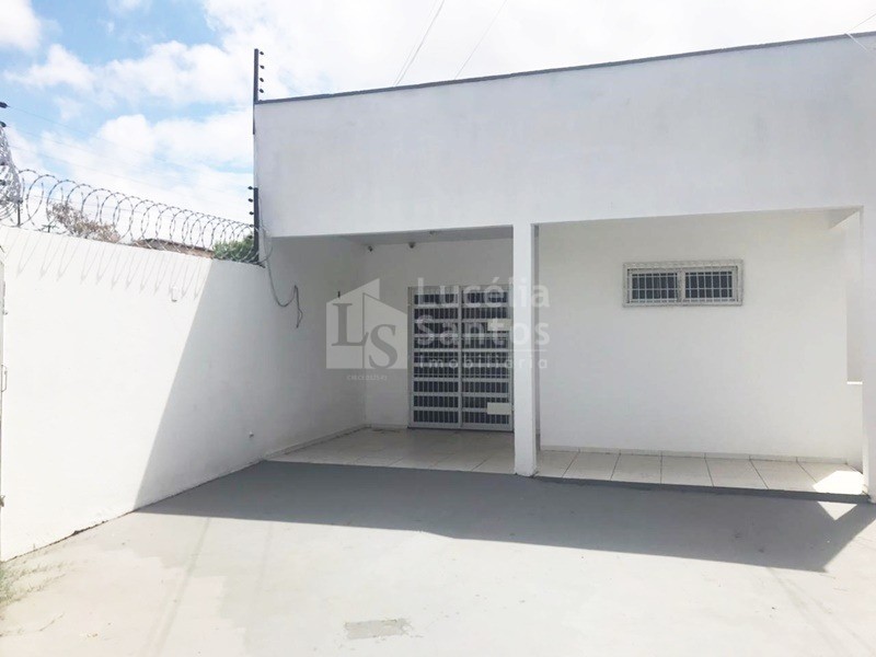 Casa à venda com 3 quartos, 120m² - Foto 1