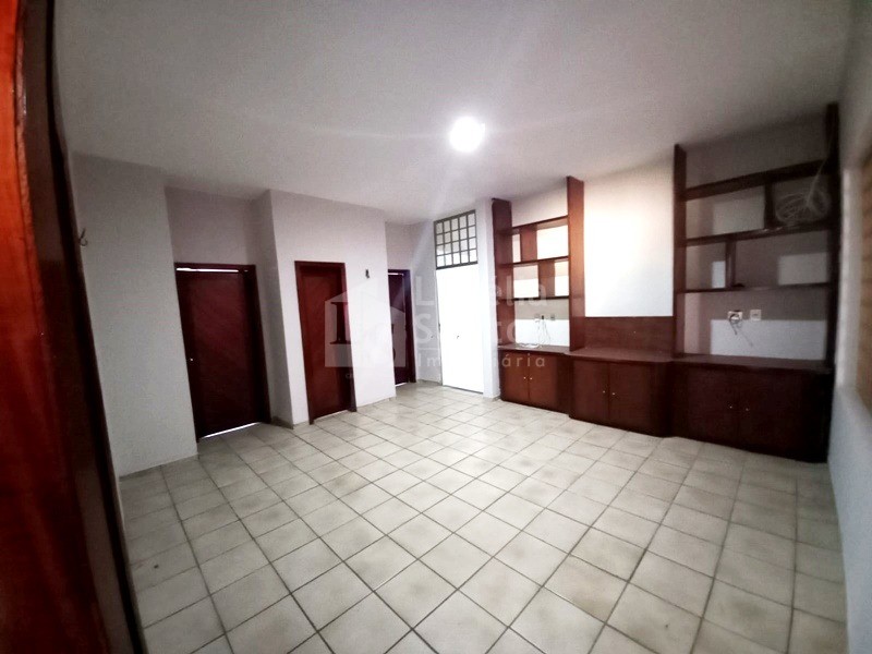 Casa à venda com 6 quartos, 480m² - Foto 9