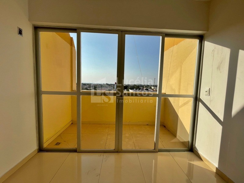 Apartamento à venda com 3 quartos, 115m² - Foto 2