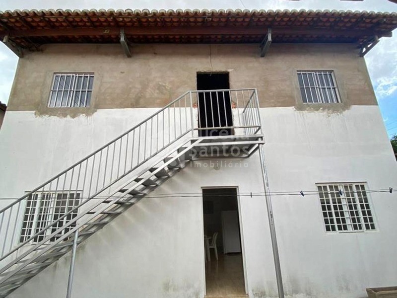 Casa à venda com 3 quartos, 300m² - Foto 2