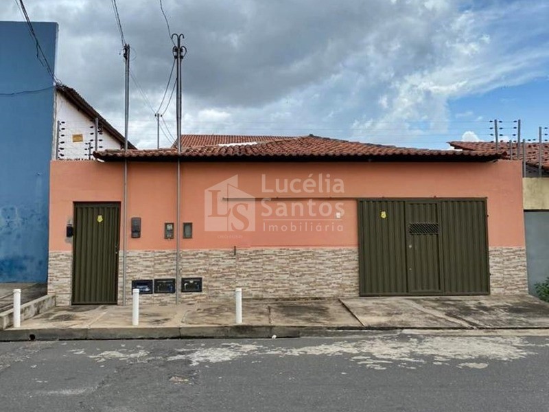 Casa à venda com 3 quartos, 300m² - Foto 1