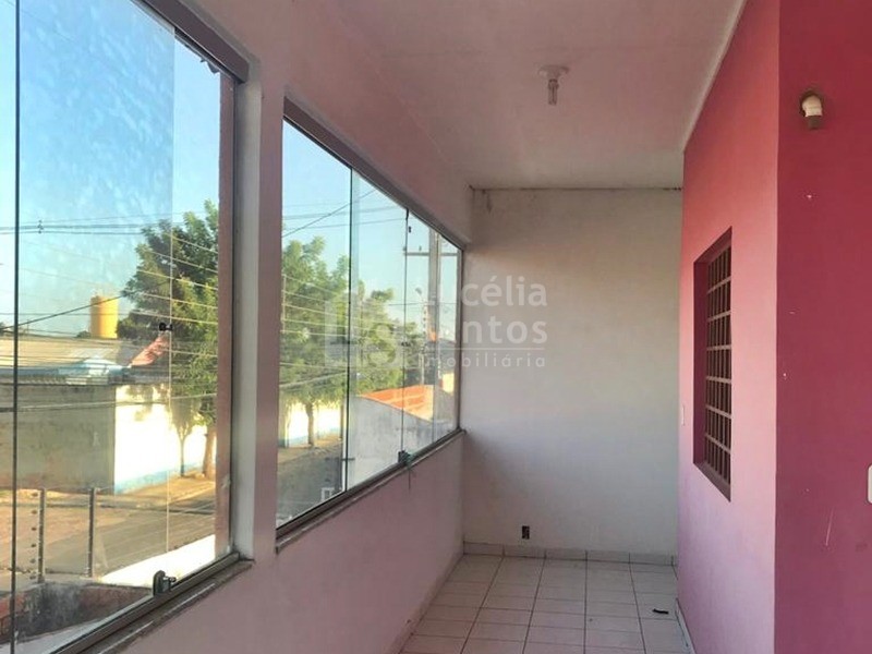 Casa à venda com 5 quartos, 200m² - Foto 3