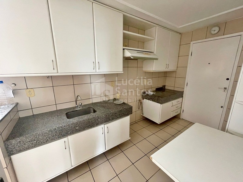 Apartamento para alugar com 2 quartos, 97m² - Foto 12