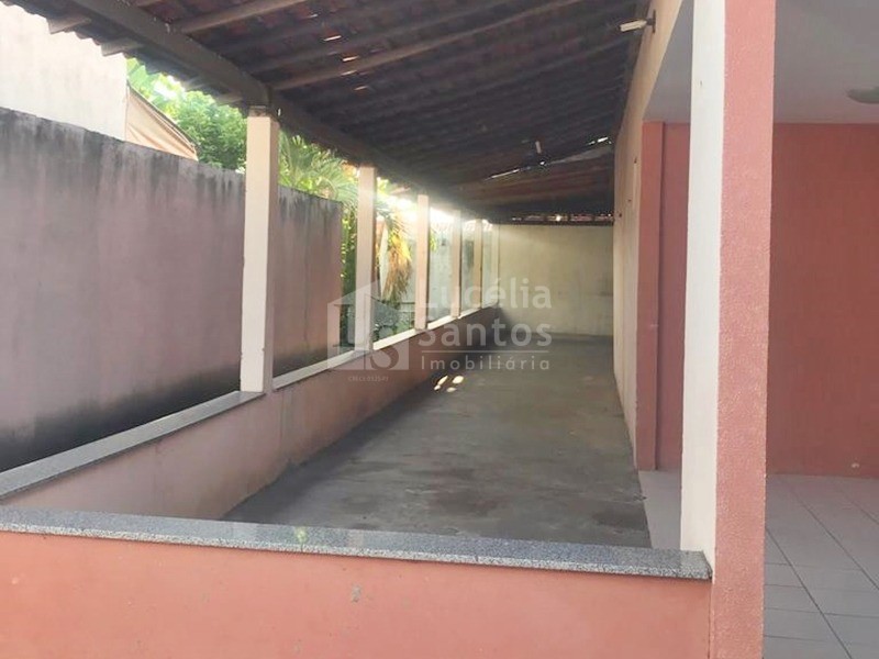 Casa à venda com 5 quartos, 200m² - Foto 2