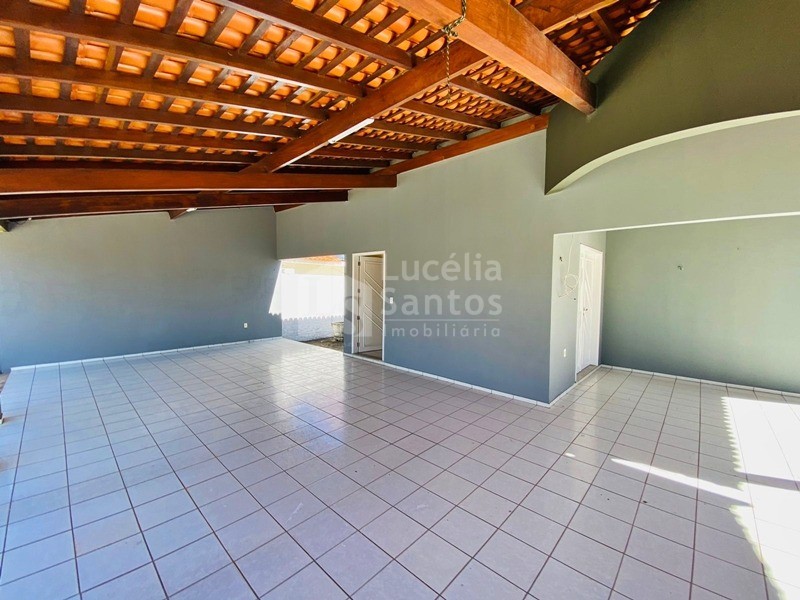 Casa à venda com 3 quartos, 180m² - Foto 1