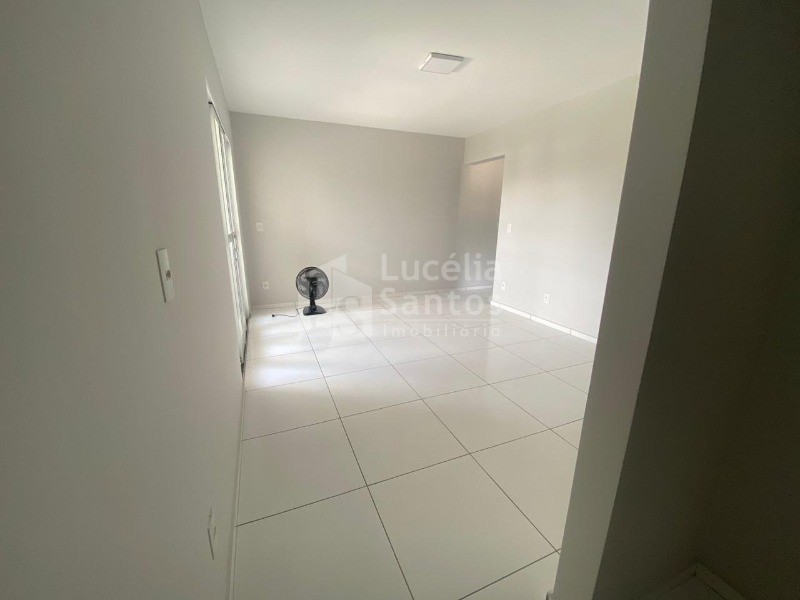 Apartamento à venda com 3 quartos, 73m² - Foto 2