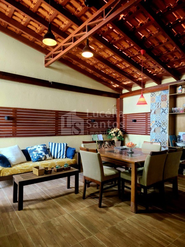 Casa à venda com 5 quartos, 176m² - Foto 3