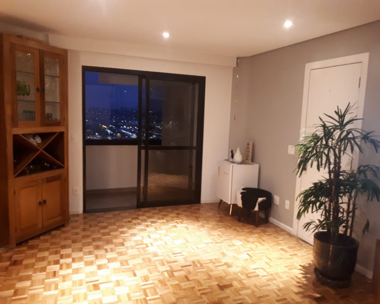 Apartamento à venda com 3 quartos, 146m² - Foto 1