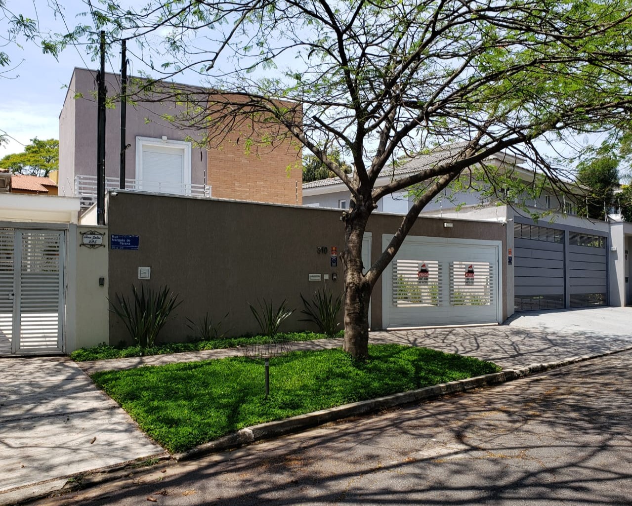 Casa à venda e aluguel com 3 quartos, 400m² - Foto 1