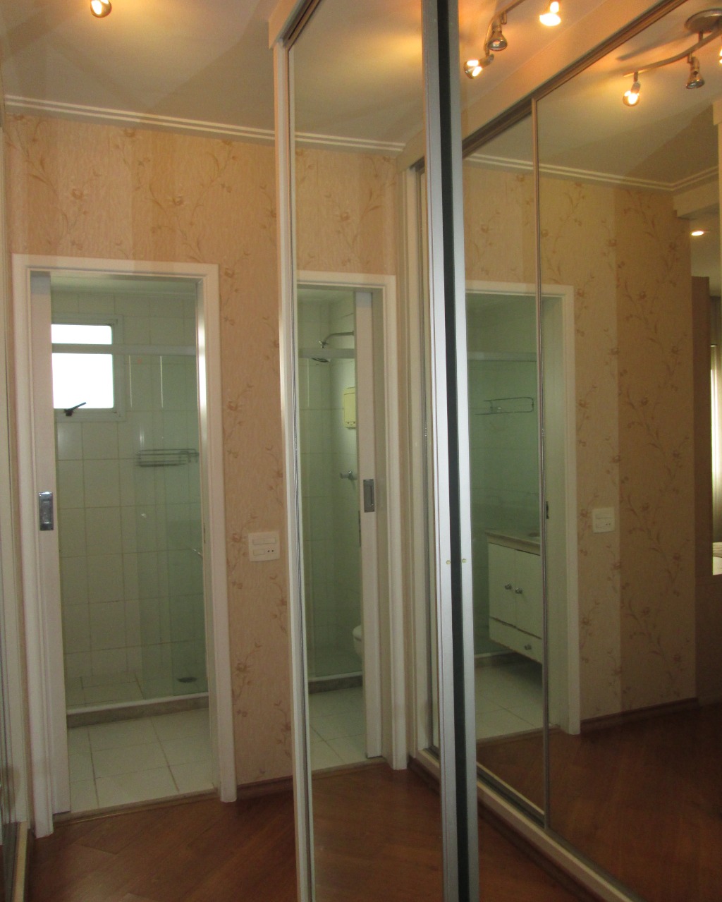 Apartamento para alugar com 3 quartos, 130m² - Foto 19