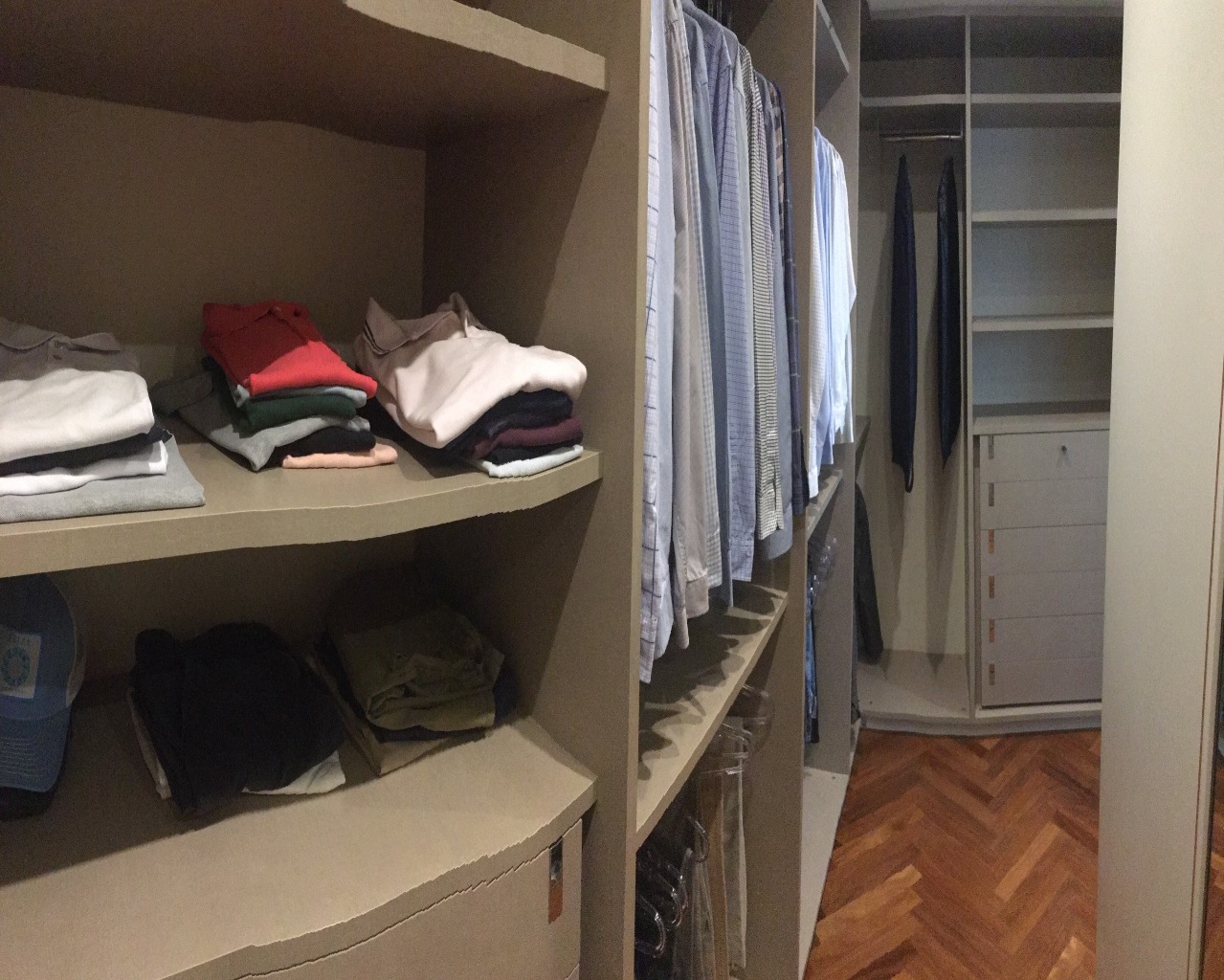 Apartamento à venda com 3 quartos, 234m² - Foto 3