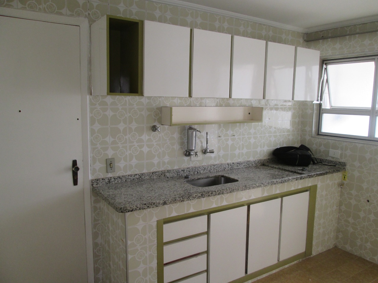 Apartamento à venda com 2 quartos, 75m² - Foto 3