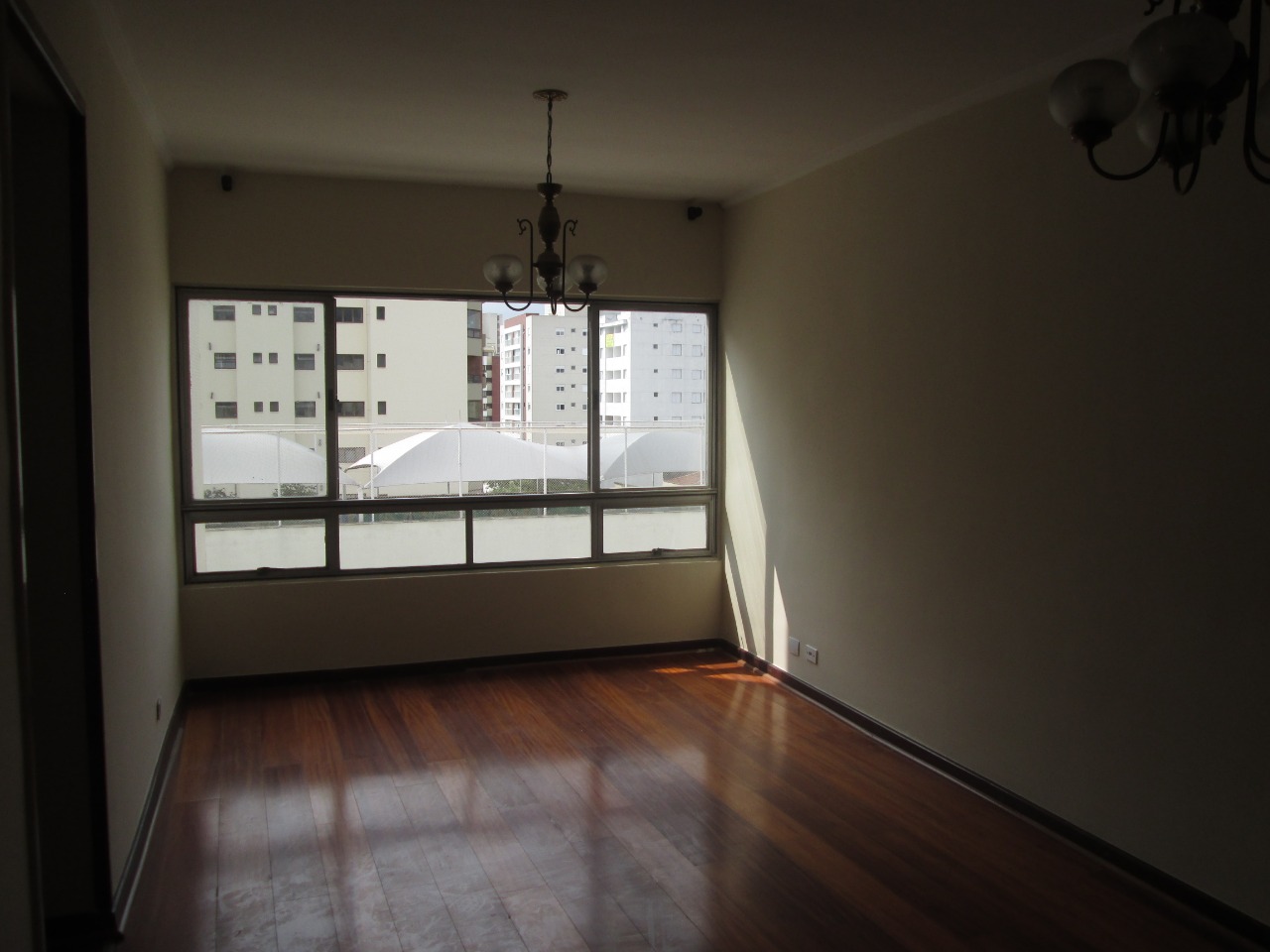 Apartamento à venda com 2 quartos, 75m² - Foto 1