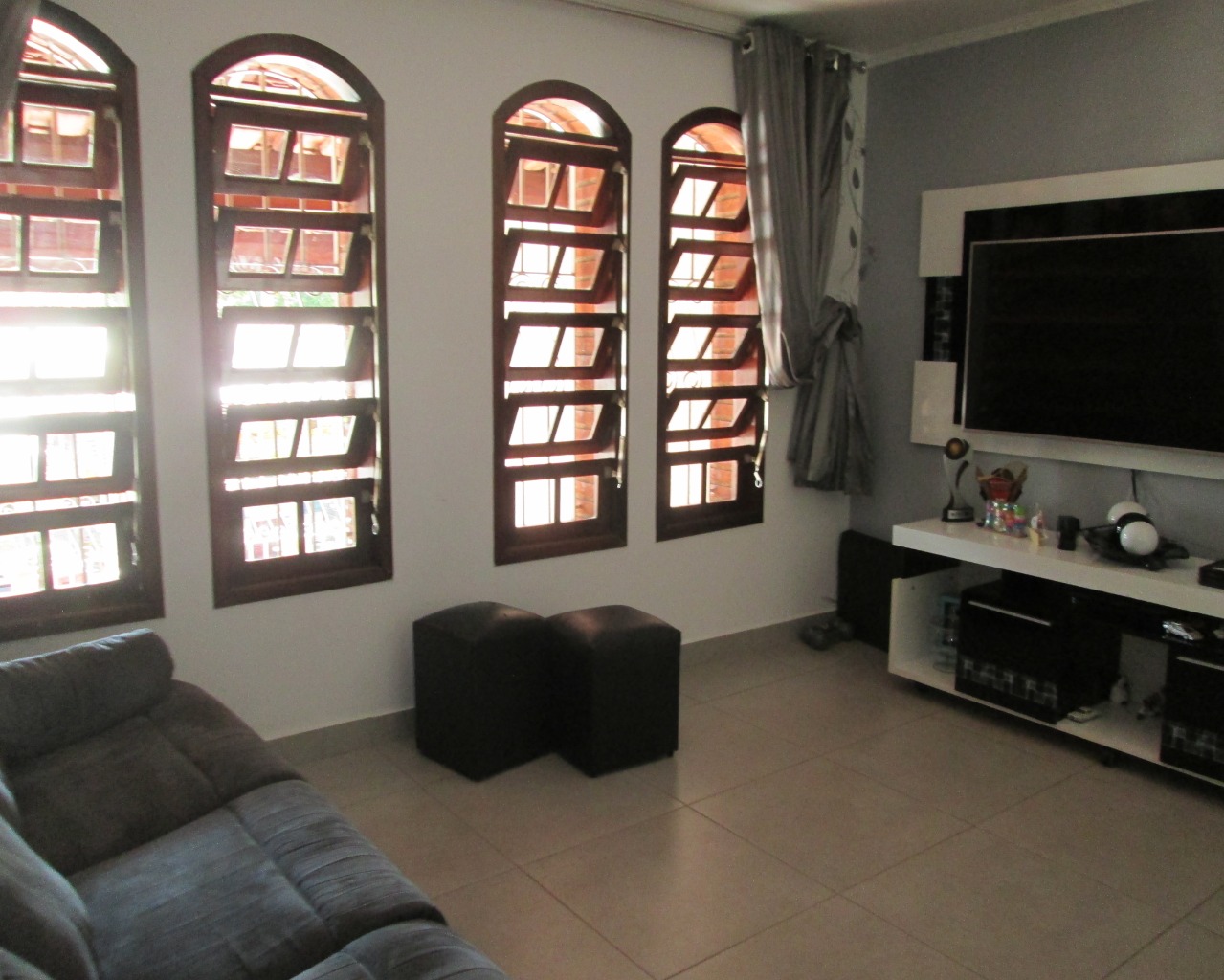 Casa à venda com 2 quartos, 180m² - Foto 2