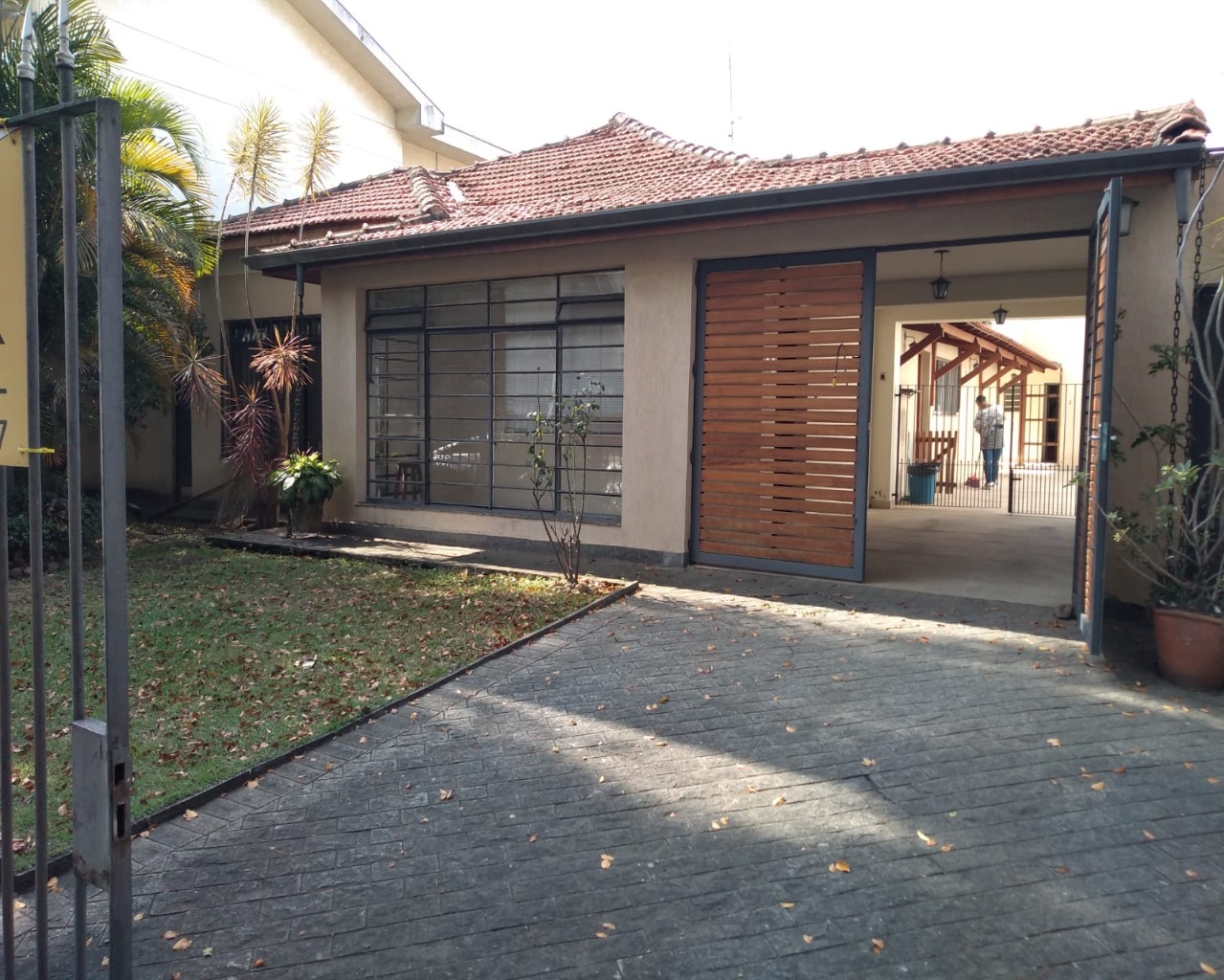 Casa à venda com 3 quartos, 230m² - Foto 1