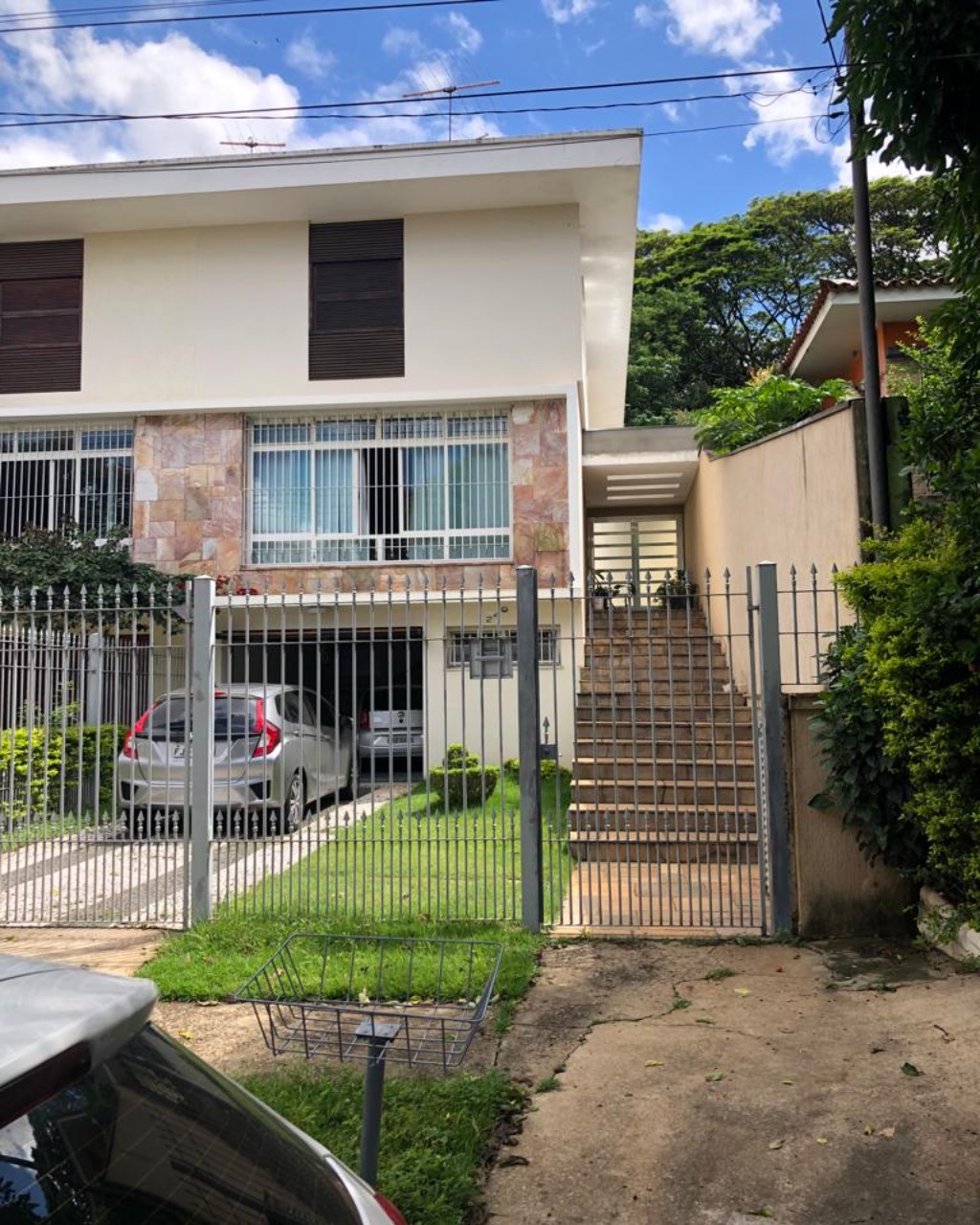 Casa à venda com 3 quartos, 300m² - Foto 1