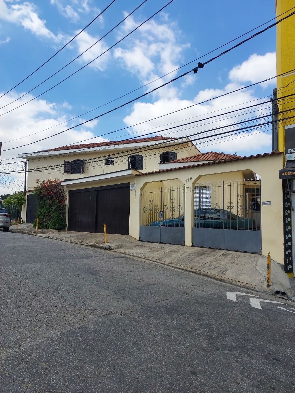 Casa à venda com 3 quartos, 300m² - Foto 1