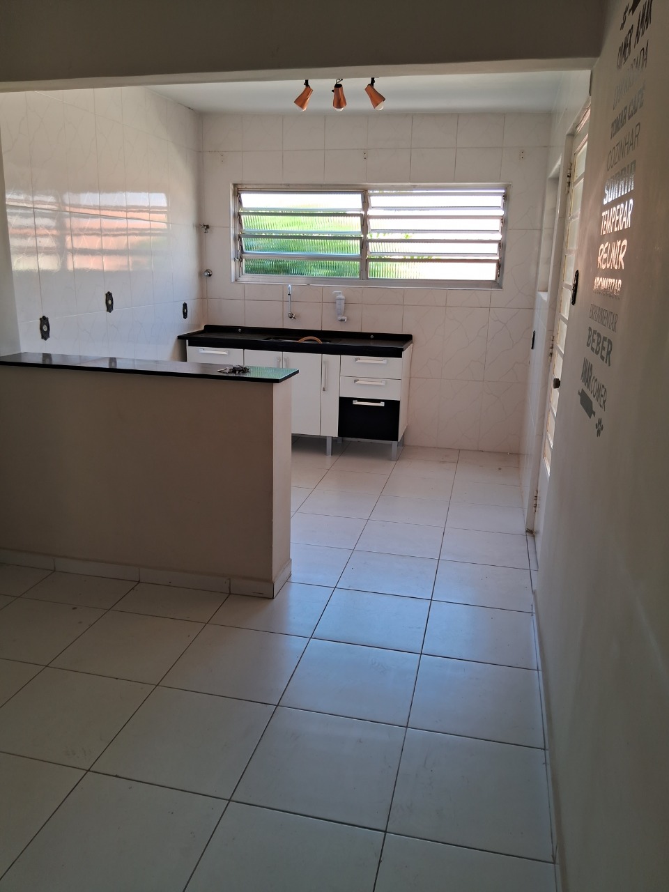 Casa à venda com 2 quartos, 119m² - Foto 1