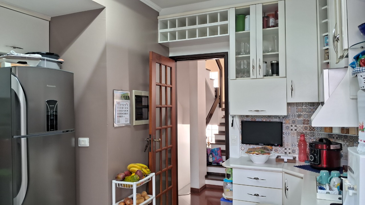 Casa à venda com 3 quartos, 200m² - Foto 14