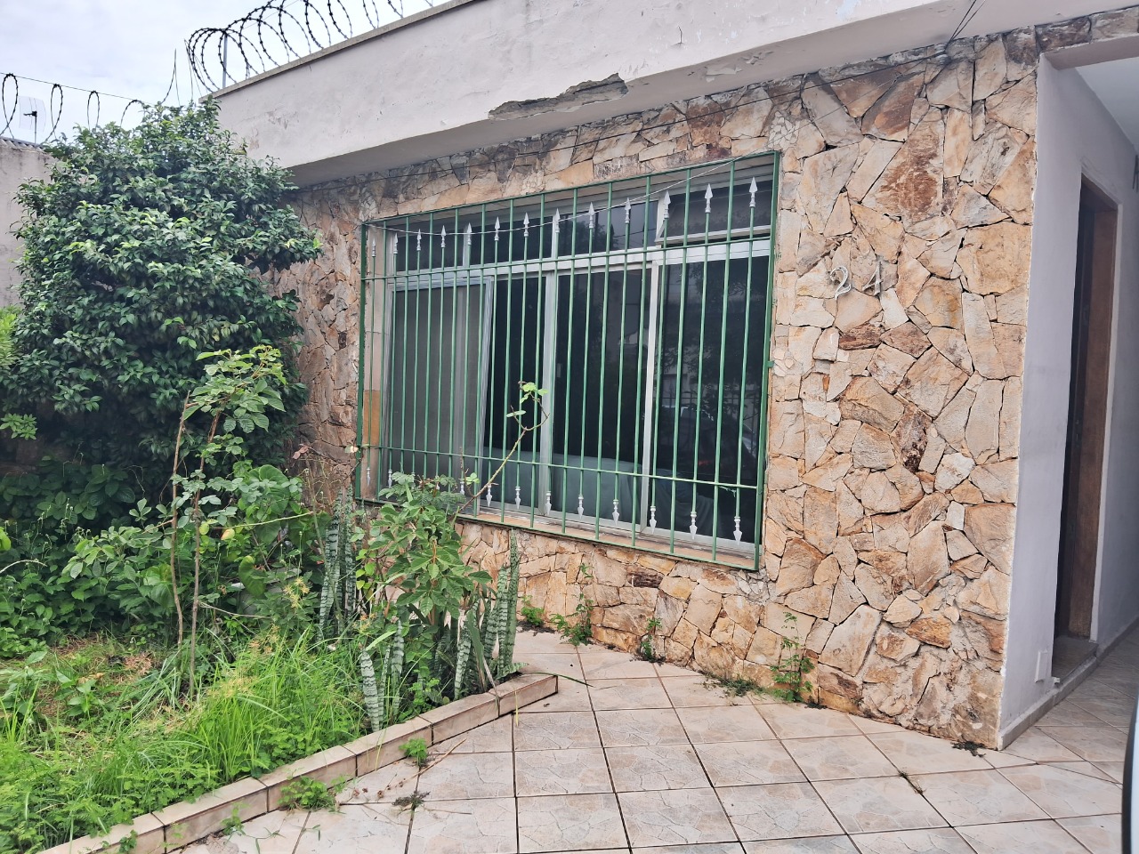 Casa à venda com 3 quartos, 240m² - Foto 1