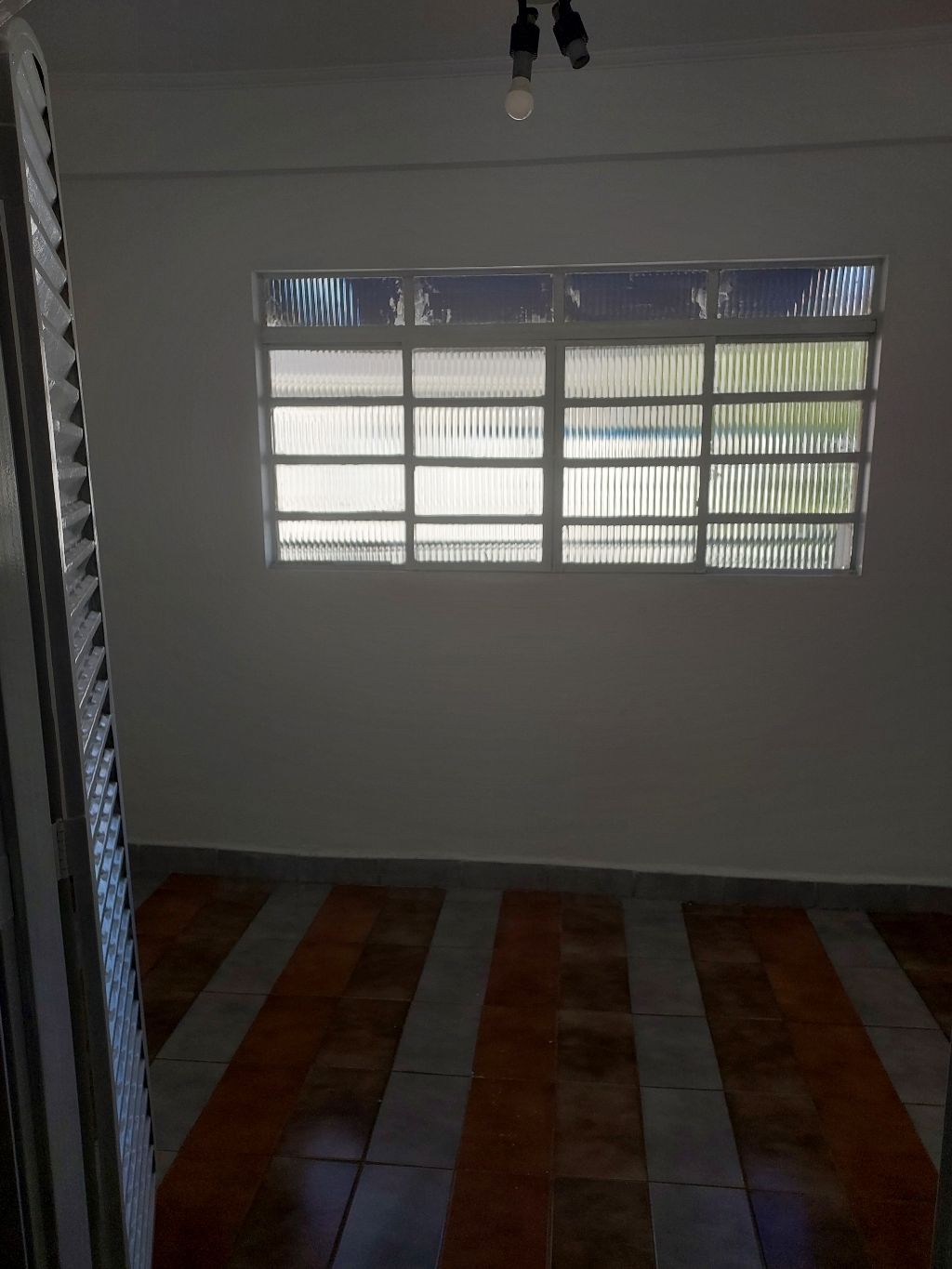 Casa para alugar com 2 quartos, 85m² - Foto 2