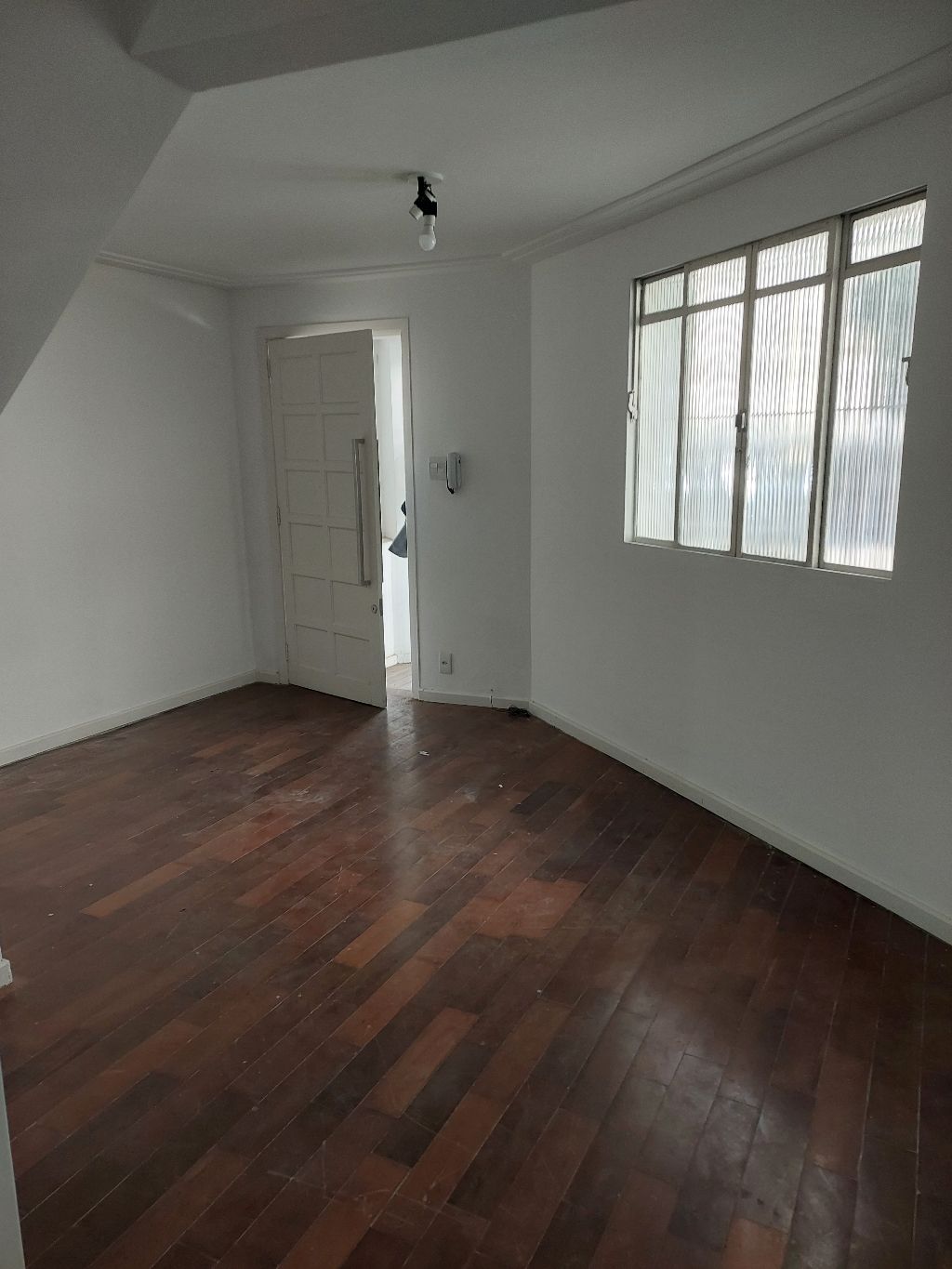 Casa à venda com 2 quartos, 89m² - Foto 1