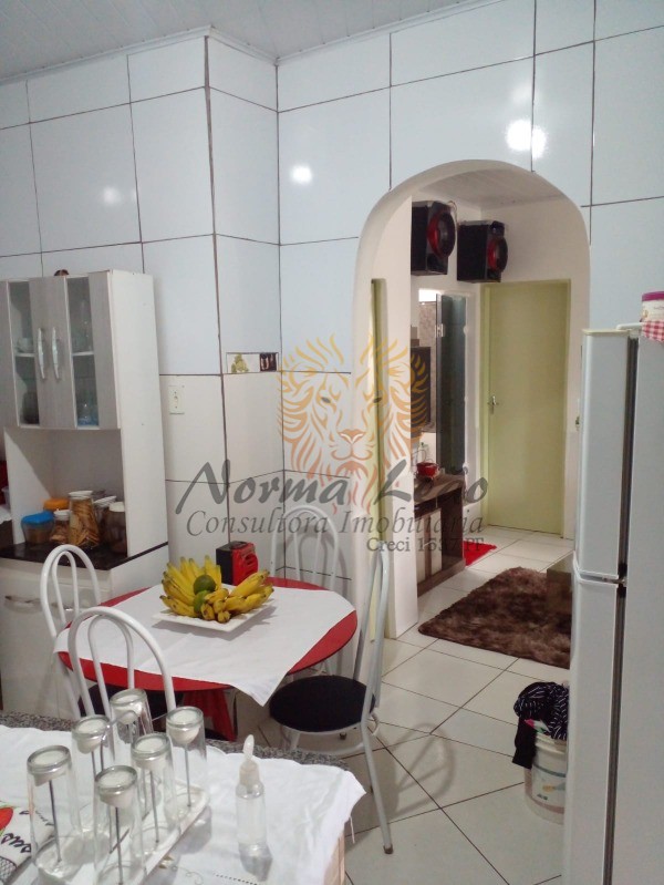 Casa à venda com 3 quartos, 100m² - Foto 4