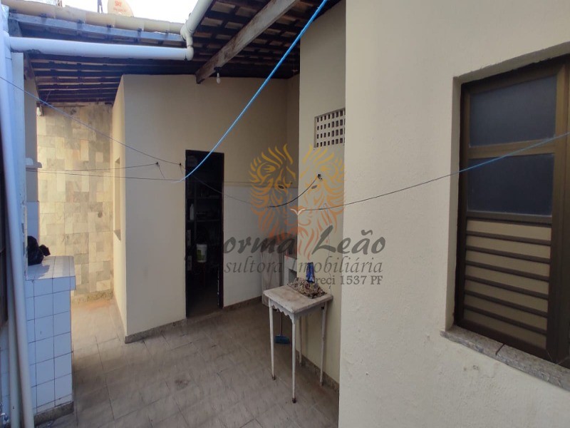 Casa à venda com 4 quartos, 250m² - Foto 10