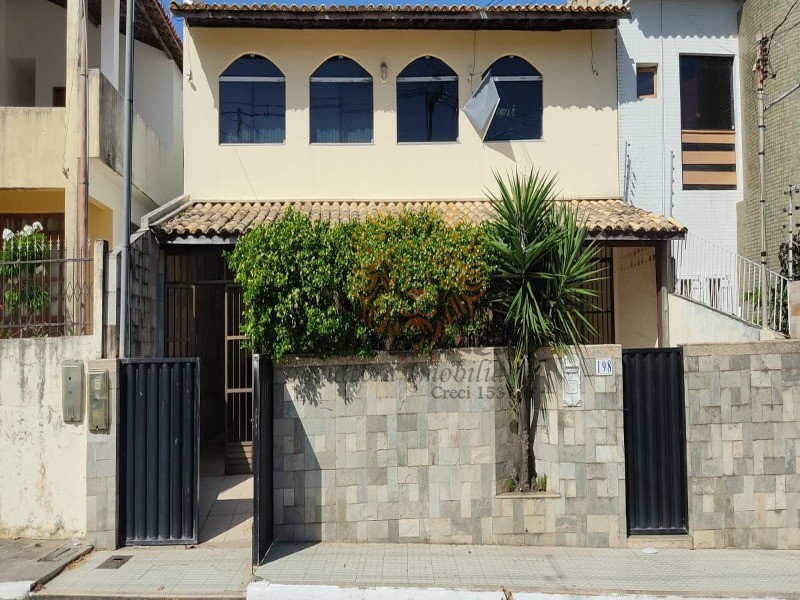 Casa à venda com 4 quartos, 250m² - Foto 1