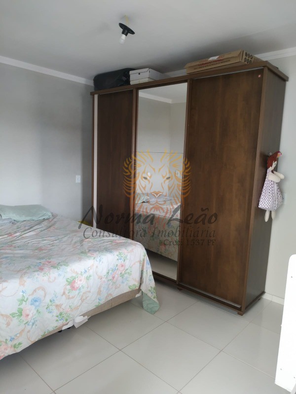 Casa à venda com 6 quartos, 210m² - Foto 17