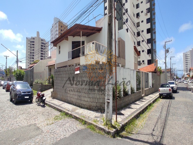 Casa à venda com 4 quartos, 260m² - Foto 1