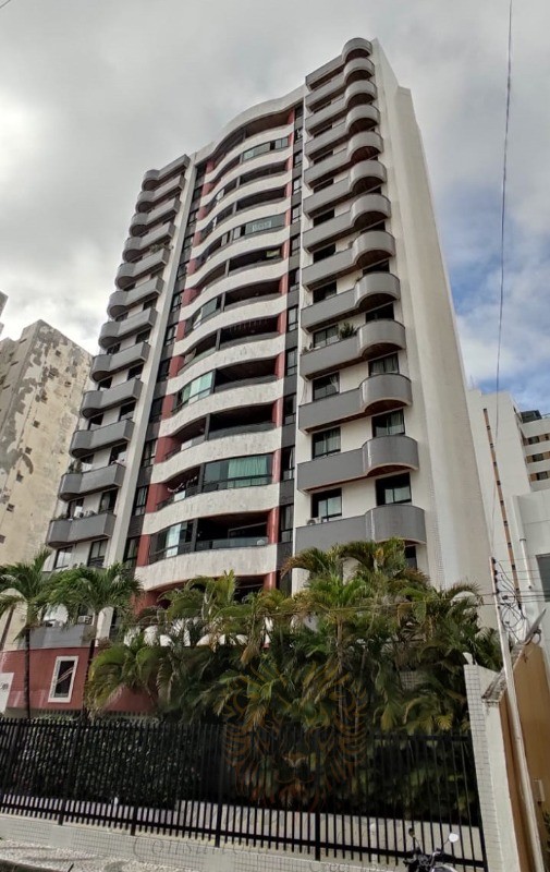 Apartamento à venda com 4 quartos, 176m² - Foto 2