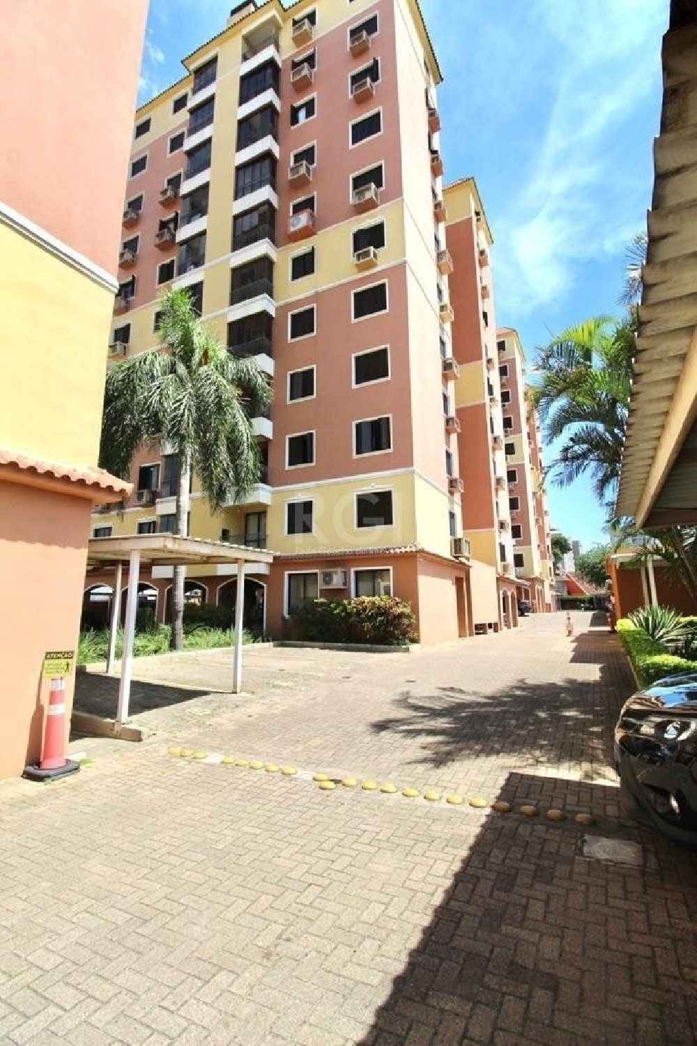 Apartamento à venda com 3 quartos, 67m² - Foto 2