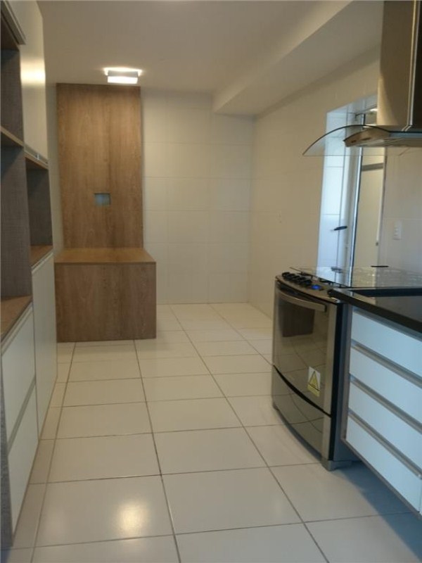 Apartamento à venda com 3 quartos, 168m² - Foto 4