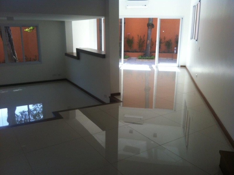 Casa para alugar com 4 quartos, 680m² - Foto 9