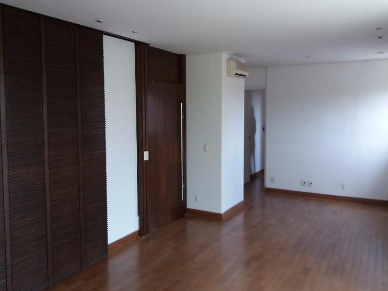 Apartamento à venda com 3 quartos, 193m² - Foto 3