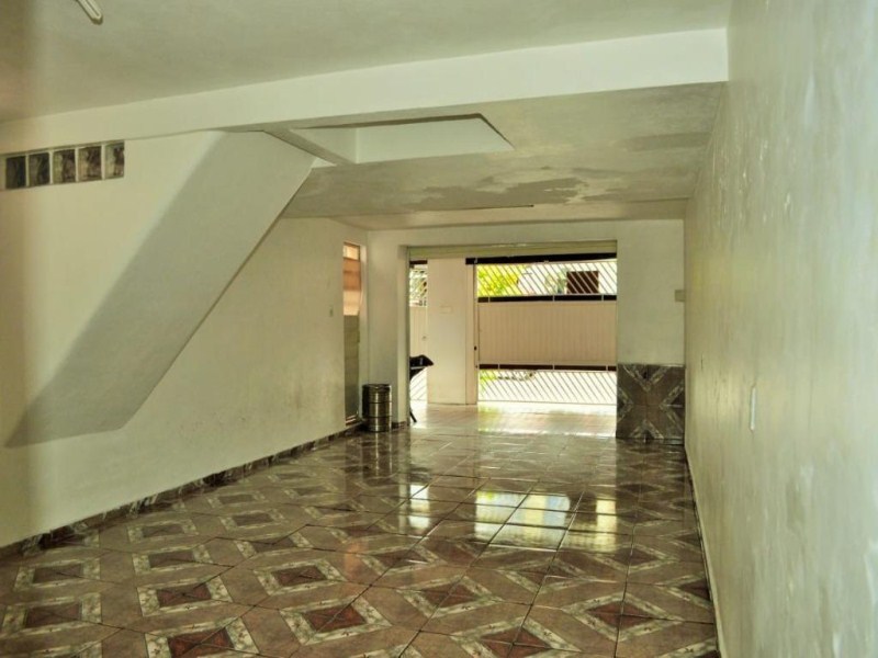 Casa à venda com 3 quartos, 200m² - Foto 1