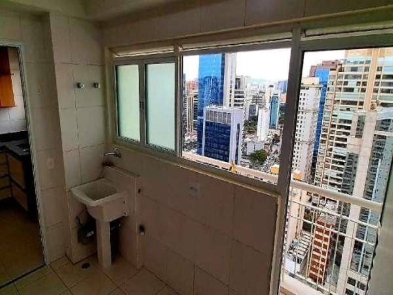 Apartamento para alugar com 3 quartos, 201m² - Foto 7