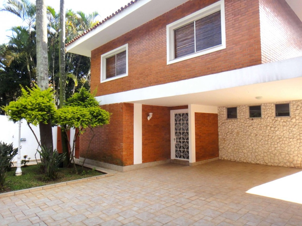 Casa à venda e aluguel com 4 quartos, 900m² - Foto 1