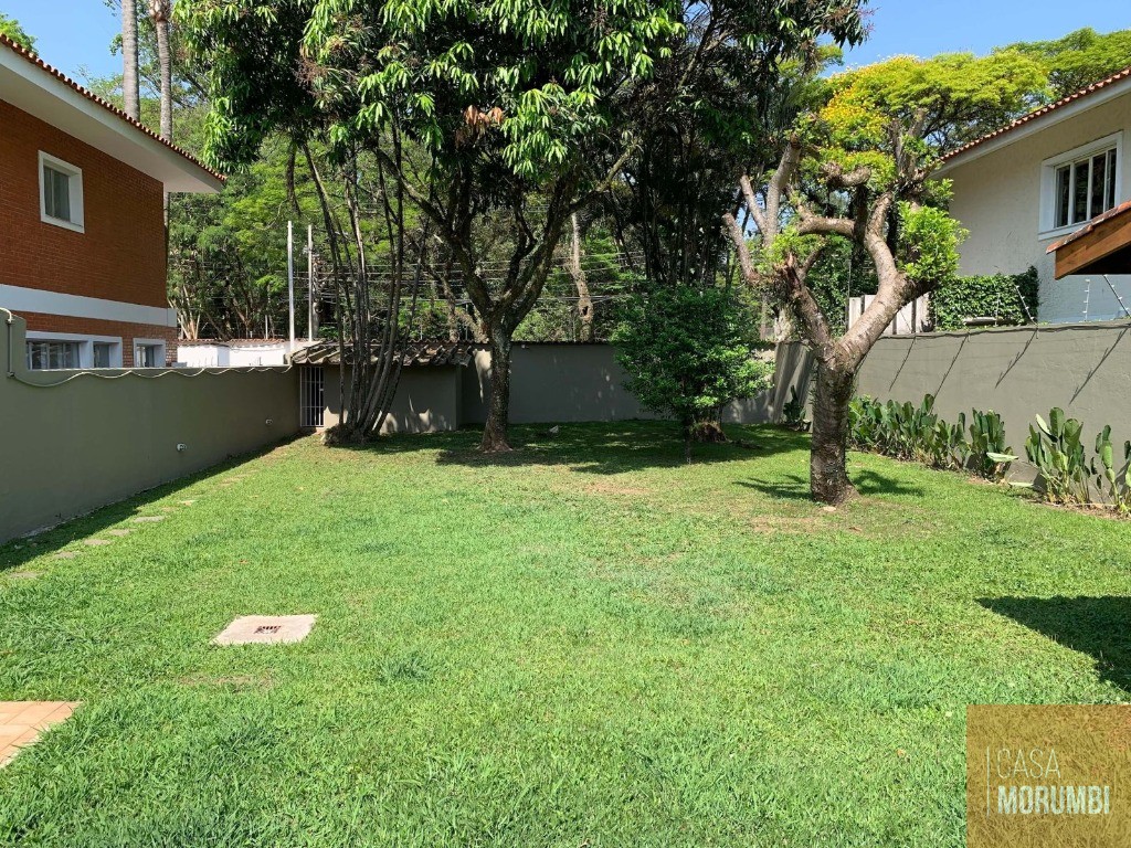 Casa à venda e aluguel com 4 quartos, 900m² - Foto 2