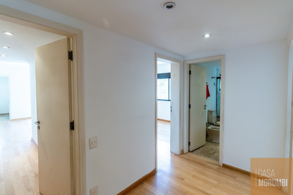 Apartamento para alugar com 3 quartos, 240m² - Foto 18